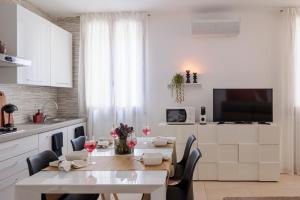 a kitchen and dining room with a table and chairs at Brezza della Fortuna in Fano