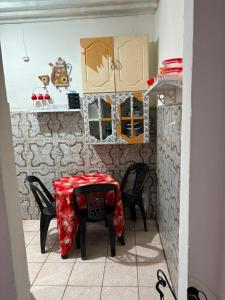 a dining room with a table and chairs in a room at Casa a 3 minutos da basilica in Aparecida +13 photos