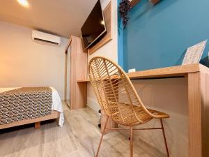 a chair in a room with a desk and a bed at Hotel Quinta de Cabecera in Bucaramanga