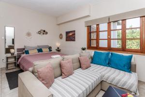 a living room with a couch and a bed at ZoYa`s Apartments in Agria