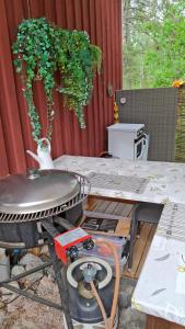 a grill sitting on a table in a backyard at B&B RhinoSauna in Vihti