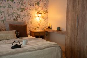 a bedroom with a bed with a flowery wallpaper at Atelier Petit Hotel in Ciudad Lujan de Cuyo +4 photos