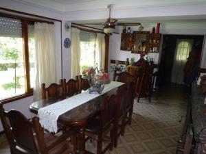 Foto de la galería de Chalet familiar adosado Rosas Rojas en Villa Gesell