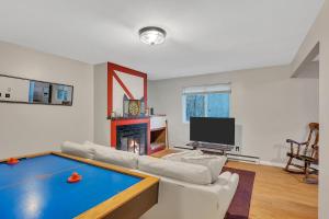 a living room with a pool table in it at Luxury Mountain Villa - 3 bedroom, hot-tub, fire-pit in Hunter