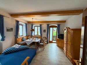 a living room with a bed and a table at Ferienhaus Spornitz in Mittenwald