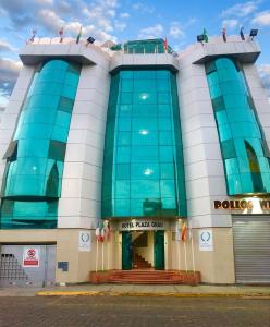 a building with people on the top of it at Hotel Plaza Grau in Trujillo