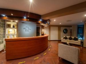 a lobby with a bar in the center of a store at Hotel Plaza Grau in Trujillo