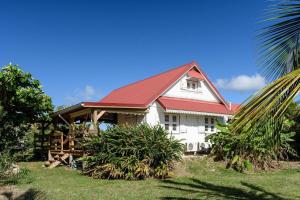 a white house with a red roof at Kazabat à Marie-Galante in Grand-Bourg