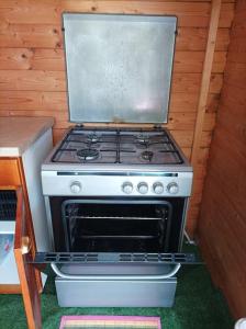 a white stove in a kitchen with at Tiny house tout inclus in Fronton