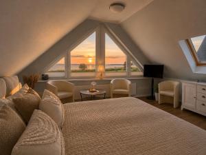 a bedroom with a large bed and a large window at Ferienhaus Am Achterwasser in Ueckeritz