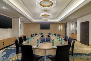 a conference room with a long table and chairs at Hotel Indigo Detroit North - Troy by IHG in Troy +86 photos