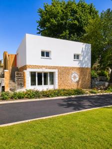 a building with a clock on the side of a road at Chez Julia in Brech
