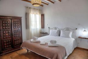 a bedroom with a bed with two towels on it at Monte Dos Avós in Mourão