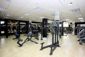 a gym with a man exercising in the gym at hotel apartamento es Talaial in Cala d´Or