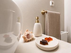a table with a plate of food and a bottle of soap at Apartamento Ca Blai de Brull en el centro de Tivissa in Tivissa