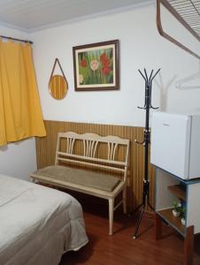 a room with a bench in the corner of a room at Dexa Hospedagem in Ouro Preto