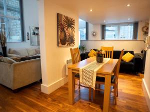a dining room and living room with a table and chairs at Sheffield City Centre Large Luxury Apartment Sleeps 4 in Sheffield