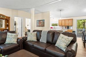 a living room with a brown leather couch at Home Field Hideaway in Pullman