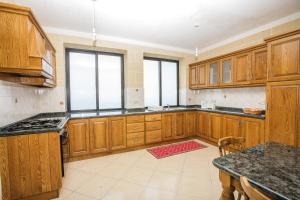 Kuchyň nebo kuchyňský kout v ubytování Hili Complex + 34 fotografií