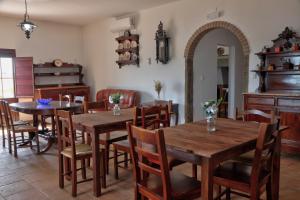 a dining room with wooden tables and chairs at Monte Dos Avós in Mourão