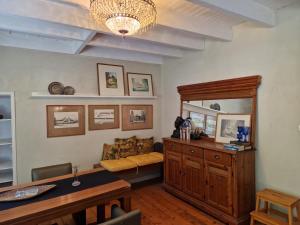 a living room with a table and a mirror at Gites Armorique in Plésidy