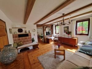 a living room with a couch and a table at Charme im Fachwerkhaus in Sugenheim