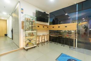 a room with a bar with stools and a table at Hotel Zona Express San Diego in Medellín