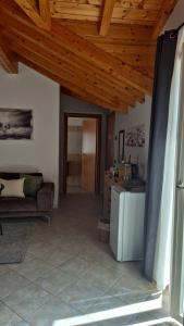 a living room with a couch and a wooden ceiling at Casa Cuor Di Leone in Cannobio