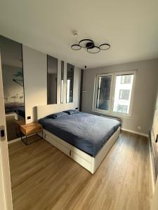 Postel nebo postele na pokoji v ubytování Pine Apartment