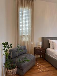 a bedroom with a chair and a bed and a window at פינה בשדה in Sede Naẖum