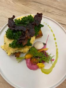 a plate of food with meat and vegetables on it at Casa Blanca in Caransebeş