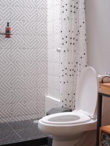 a bathroom with a toilet and a shower at Margarita in Oaxaca City