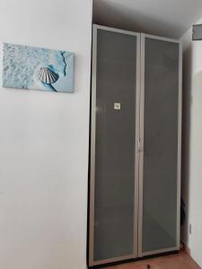 a glass cabinet in a room with a picture on the wall at Studio Marina Cape 89 in Aheloy