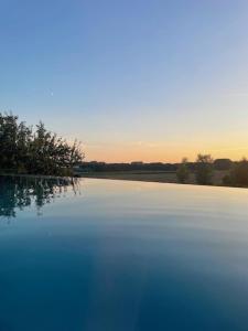 a view of a large body of water at Maison Lillie in Zonnebeke +11 photos