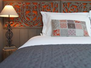 מיטה או מיטות בחדר ב-Château La Gravière