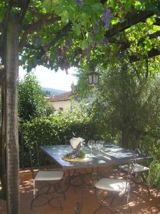 A garden outside Chiantirooms Guesthouse