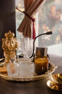 a tray with glasses and a cup of coffee on a table at Aslan Haus in Villarrica +70 photos