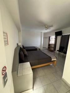 a bedroom with a bed and a ceiling at Hotel Posada Jardín Aguascalientes in Aguascalientes