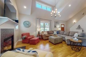 a living room with a couch and a fireplace at Noble Sun in Fairview