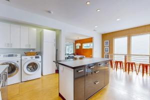 a kitchen with a washer and dryer in a house at The Lime House in Brevard