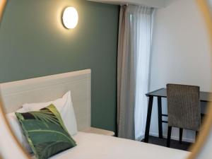 a bedroom with a bed and a table and a chair at Mantra Central Wellington in Wellington +41 photos