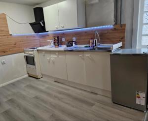 an empty kitchen with a sink and a stove at Asanov Retreat in Northeim