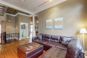 a living room with a brown leather couch at Mountain Stream Haven in Whittier