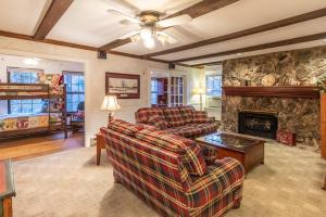 a living room with two couches and a fireplace at Creekside Lodge in Franklin