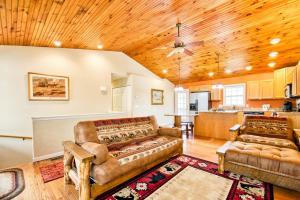 a living room with two couches and a kitchen at Trimont Mountain Cottage in Franklin +20 photos