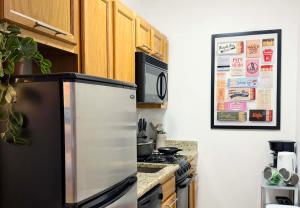 a kitchen with a refrigerator and a stove at Fifa Walkable King Bed Full Kitchen Central Apartment in Philadelphia