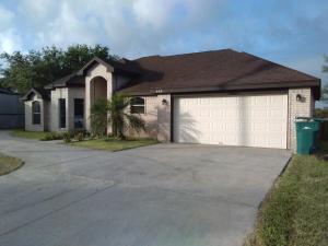 a house with a garage and a driveway at Relaxing comfort house nice equiped in Pharr
