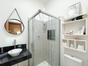 a bathroom with a shower with a sink and a mirror at Casa Cuca Fresca , 2 Suítes e a 400m das Piscinas Naturais reservadas in Marau
