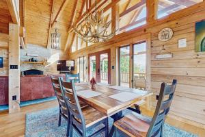 a dining room with a wooden table and chairs at Slice of the Mountain in Franklin +20 photos