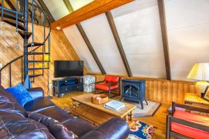 a living room with a couch and a fireplace at Chalet at Peek's Creek in Franklin